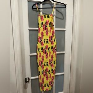 White fox yellow floral dress with ruched material, size XS, never worn